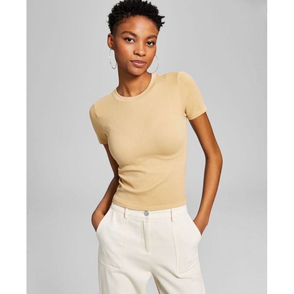 And Now This Women's Seamless Short-Sleeve Crewneck Top